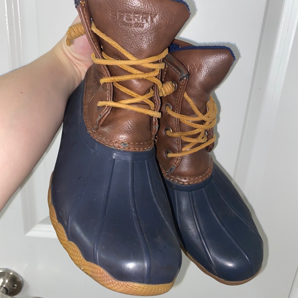 CLOSET CLEAN-OUT! Sporty winter boots!